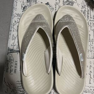 Hey Dude flip flops size 9